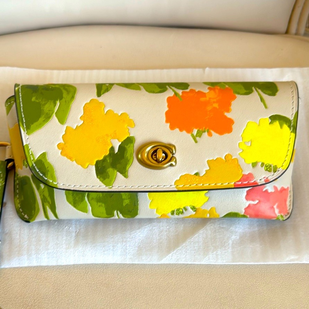 COACH Leather Sunglass Case Bag Charm with Floral Print! NEW w/o Tag! RT $ 178.